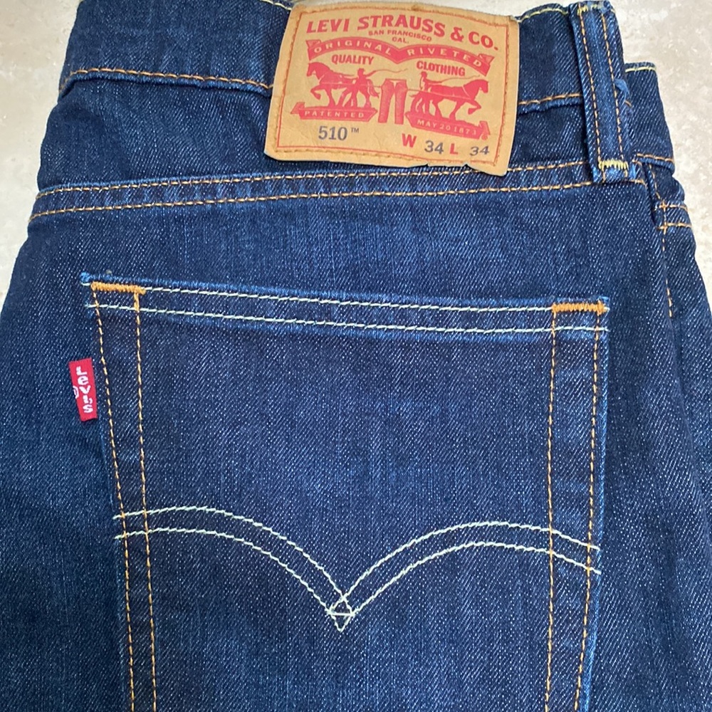 Men Levi Jeans. Dark wash . 34 x 34 - Picture 6 of 6